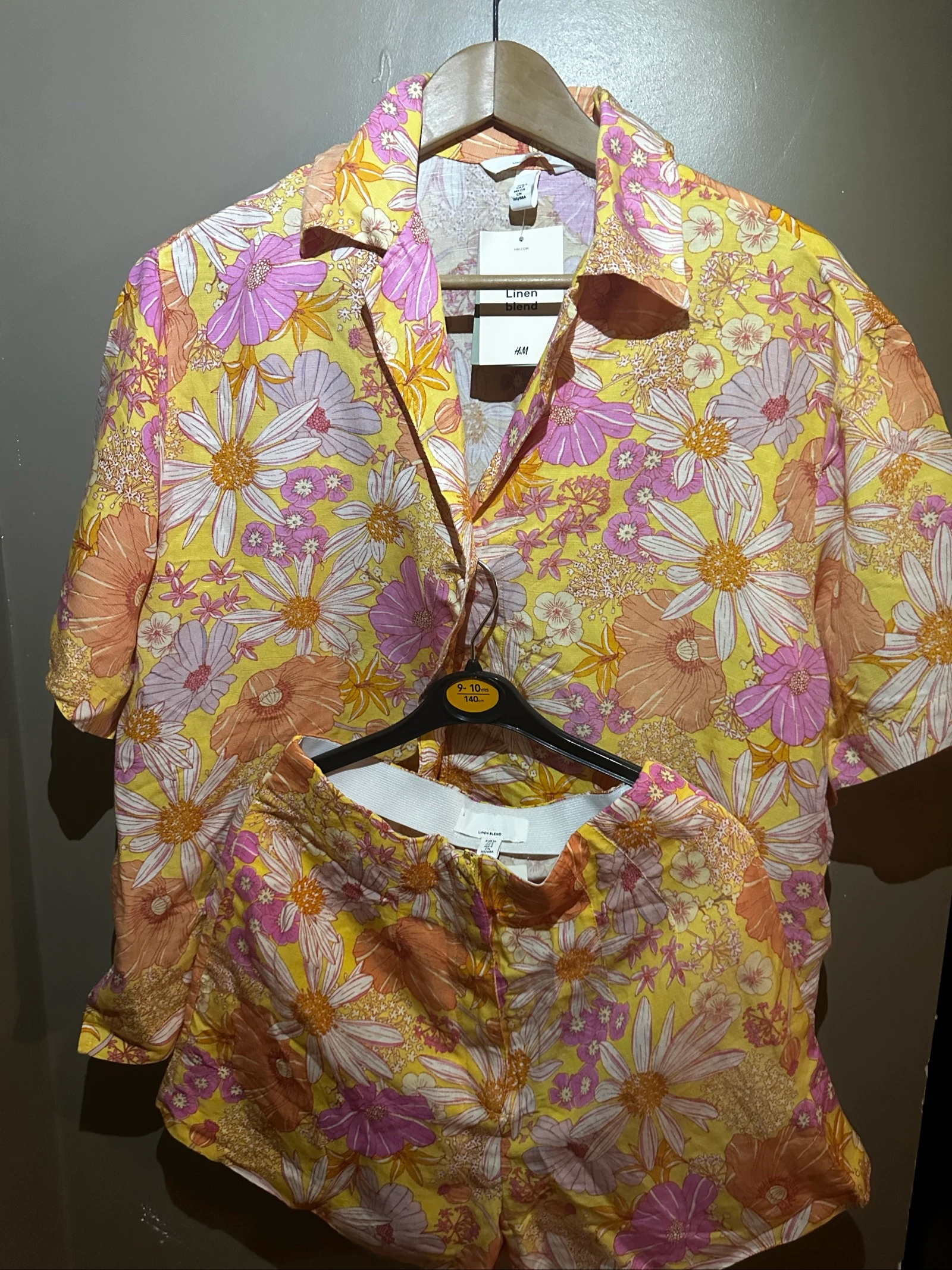 Ensemble H&M Lin Floral Jaune / Rose (Chemise + Short) Taille S-neuf avec étiquette